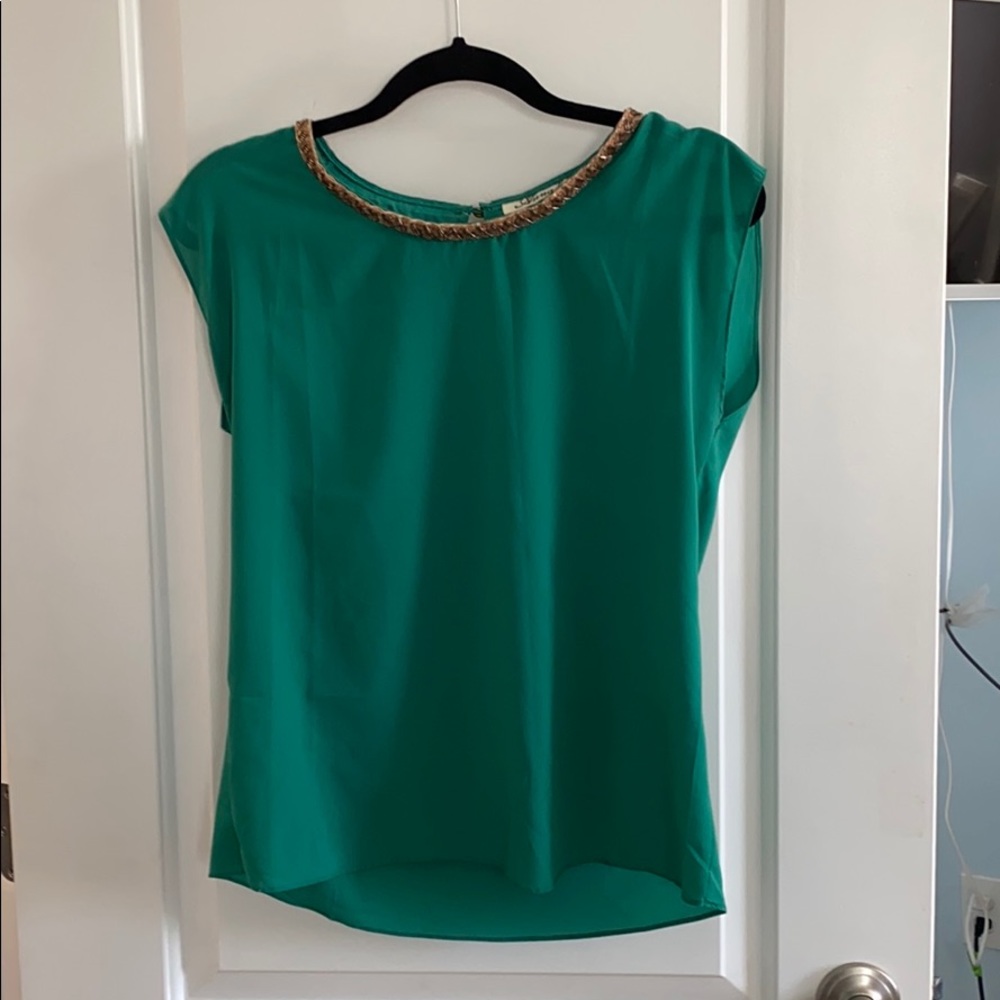Holiday green top.